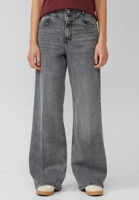 Grijze wijde jeans van denim, met een hoge taille, standaardzakken en een vervaagde afwerking, voorzien van een klassieke knoop- en ritssluiting.
