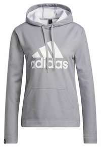 Sudadera con capucha gris con el logotipo blanco de Adidas en la parte frontal, bolsillo frontal y capucha con cordón. La tela tiene una textura suave.
