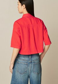 Next CROPPED - Bluza s gumbima - red