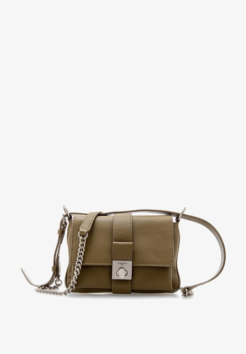 Borsa a tracolla in pelle verde oliva con finitura texturizzata, forma rettangolare, hardware argentato e tracolla con dettagli a catena.