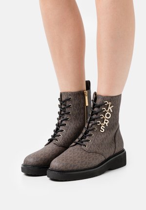 HASKELL BOOTIE - Kotníkové boty na platformě - brown