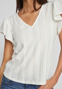 VILA VILINDA V NECK - Bluse - cloud dancer