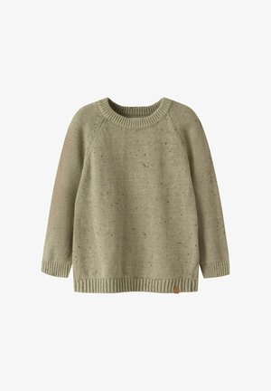 Hellbrauner gestrickter Wollpullover mit langen Ärmeln, geripptem Kragen, Bündchen und Saum, auf einfachem weißem Hintergrund dargestellt.