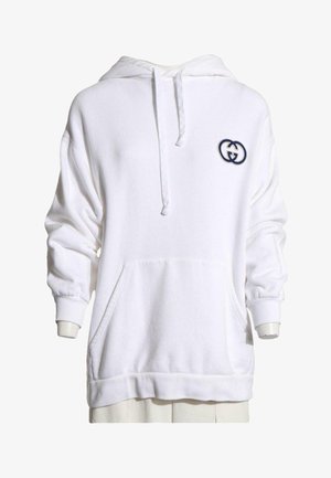 Sudadera blanca de manga larga con capucha, bolsillo delantero, cinta ajustable en la capucha y un pequeño logo oscuro de doble anillo en el pecho izquierdo.