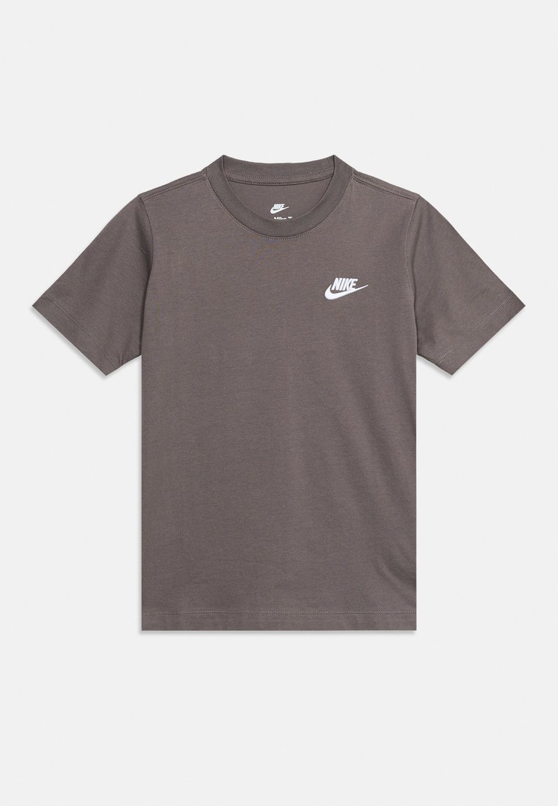 Ανδρικό γκρι κοντομάνικο μπλουζάκι Nike με στρογγυλή λαιμόκοψη και μικρό λευκό λογότυπο Nike στο αριστερό στήθος.