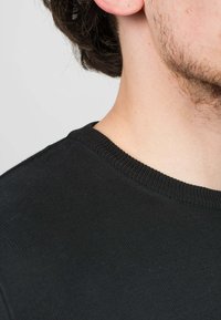 Thumbnail Image 4