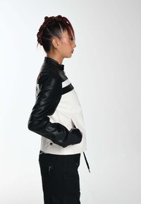 Thumbnail Image 7