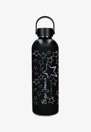 Botella de agua de metal negro con estrellas contorneadas multicolores y texto "Pepe Jeans London", con un asa negra en la tapa.