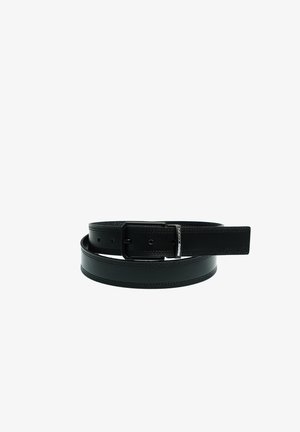 Ceinture en cuir noire enroulée avec une boucle rectangulaire noire et le logo Momo Design sur la boucle métallique de la ceinture, sur fond blanc.