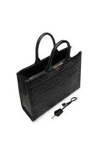 Sort læder tote bag med et quiltet diamantmønster, guldfarvet hardware, to håndtag og en aftagelig nøglering. Lynlåslukning langs toppen.