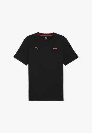 Czarna, krótkożęśnia T-shirt Puma z czerwonym logo Puma na lewej piersi i czerwonym logo F1 na prawej piersi, z czerwonym detalem wewnętrznej kołnierza.