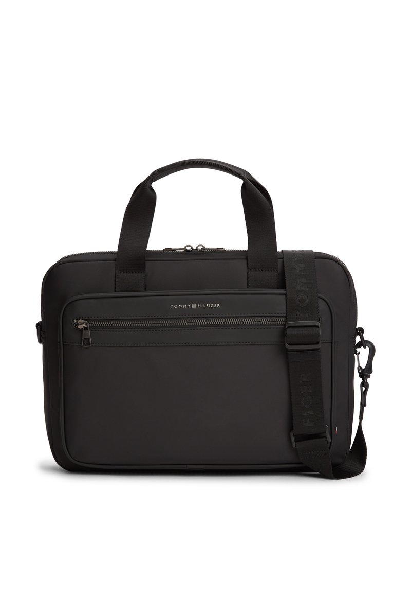 Μαύρη τσάντα για λάπτοπ από λείο υλικό, με εμπρόσθια τσέπη με φερμουάρ, διπλές λαβές και ρυθμιζόμενο ιμάντα ώμου με λογότυπο.