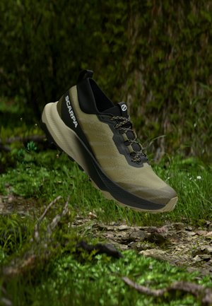 Scarpa, GOLDEN GATE WP - Обувки за бягане по пресечен терен - black/sage