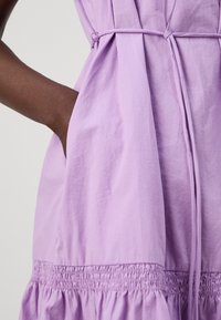 Gap Tall FLUTTER SLEEVE DRESS - Dnevna haljina - lilac surge