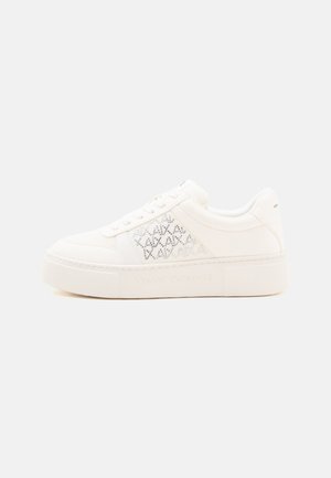 Armani Exchange Sneakers - off white