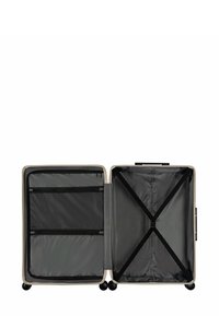 Hard-shell koffer in crème met zwarte accenten, met een grijze binnenkant, gaasvakjes en kruisbanden. Geopend om de opbergruimte te laten zien.