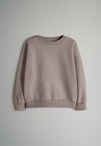 Mikina z měkké lila látky s kulatým výstřihem, spadlými rameny a ribbenými manžetami a spodním lemem. Hladká textura, uvolněný střih.