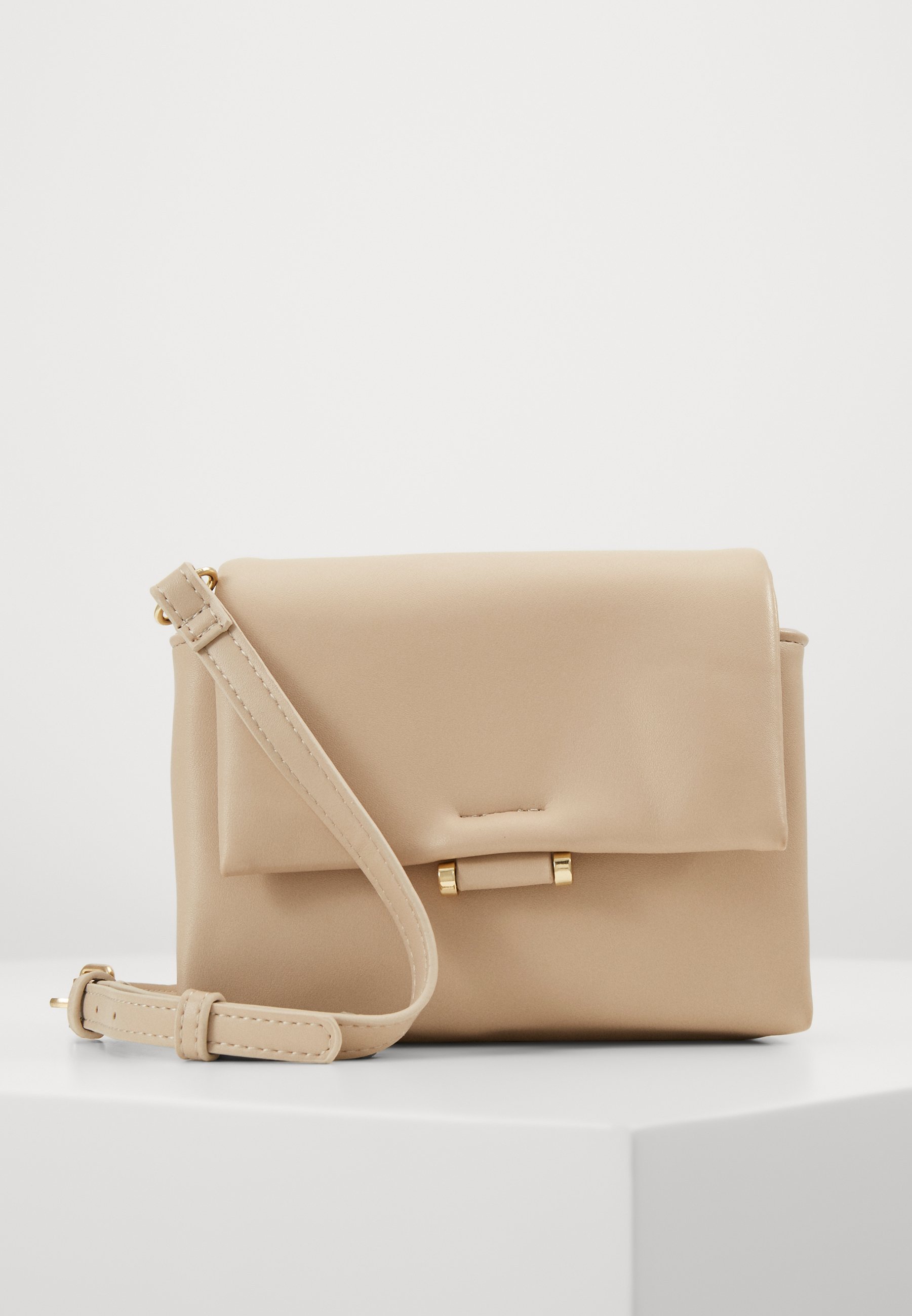 Pieces PCJULIA CROSS BODY Skulderveske beigegold Nyze CROSSBODY BY LAURAJOELLE Skulderveske taupe