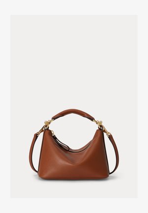Borsa in pelle marrone con manico superiore e tracolla sganciabile, dotata di ferrature color oro e chiusura con cerniera.