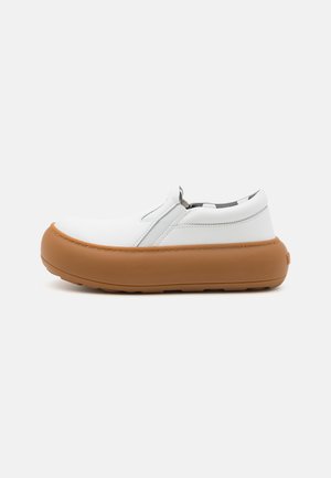 MOSCHINO OLLIE - Loafers - bianco