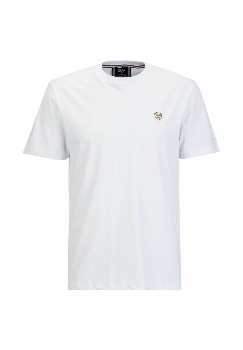 Witte katoenen t-shirt met een ronde hals, korte mouwen en een klein geborduurd embleem op de borst. Zachte textuur, casual ontwerp.