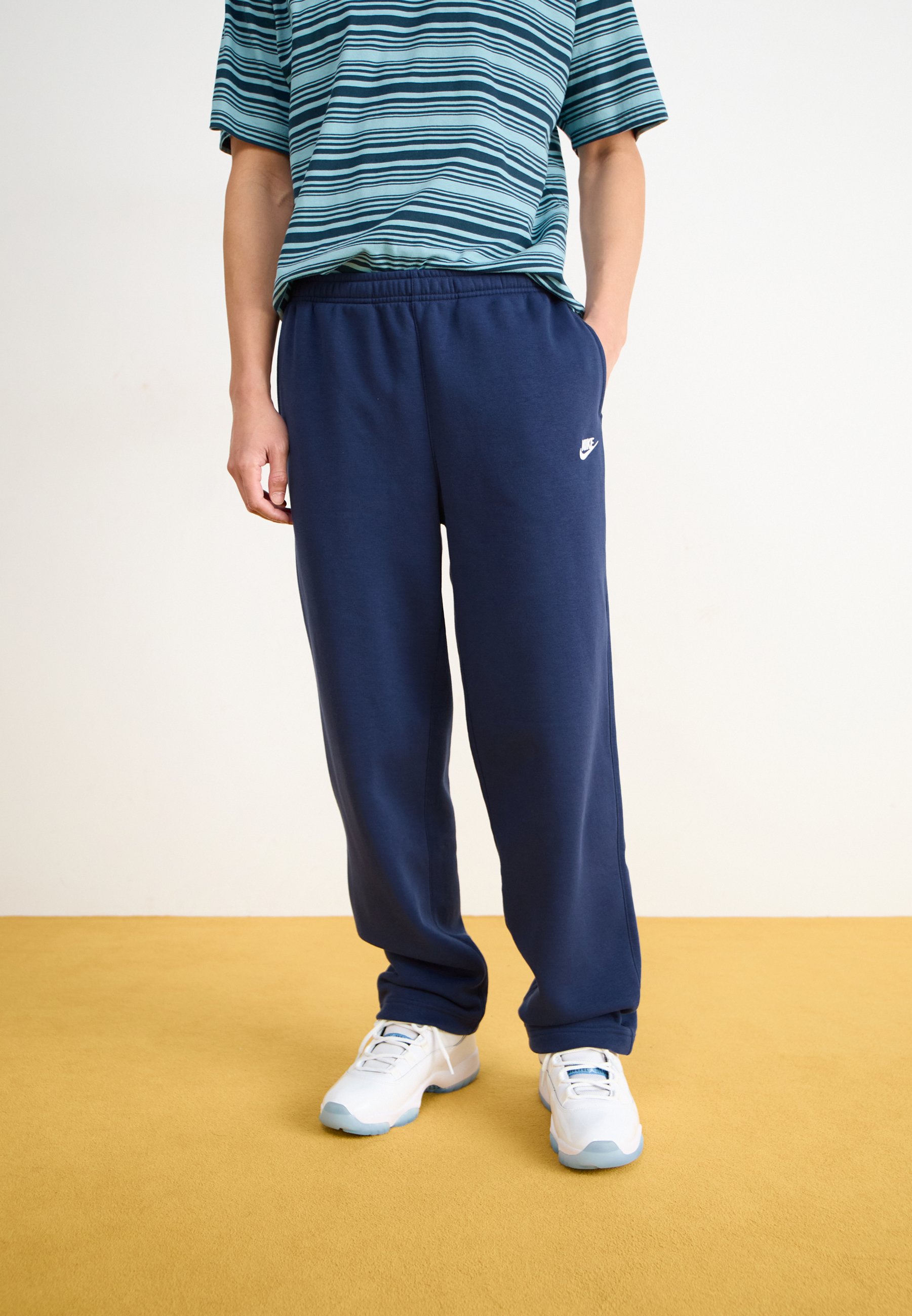 navy blue sweatpants nike