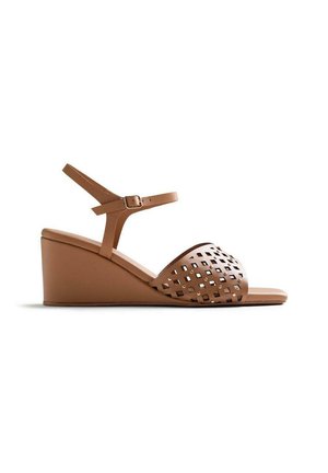 CUT-OUT AND STUDDED PESTHIGO - Sandalias de cuña - camel