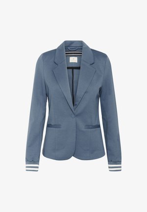 Modra jakna iz teksturiranega materiala, z izrezom na ovratniku, enojnim gumbom in dvema sprednjima žepoma. Manšete imajo bele črte.