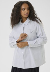 Kaffe Curve OSINA  - Košilová halenka  - white black oxford stripe