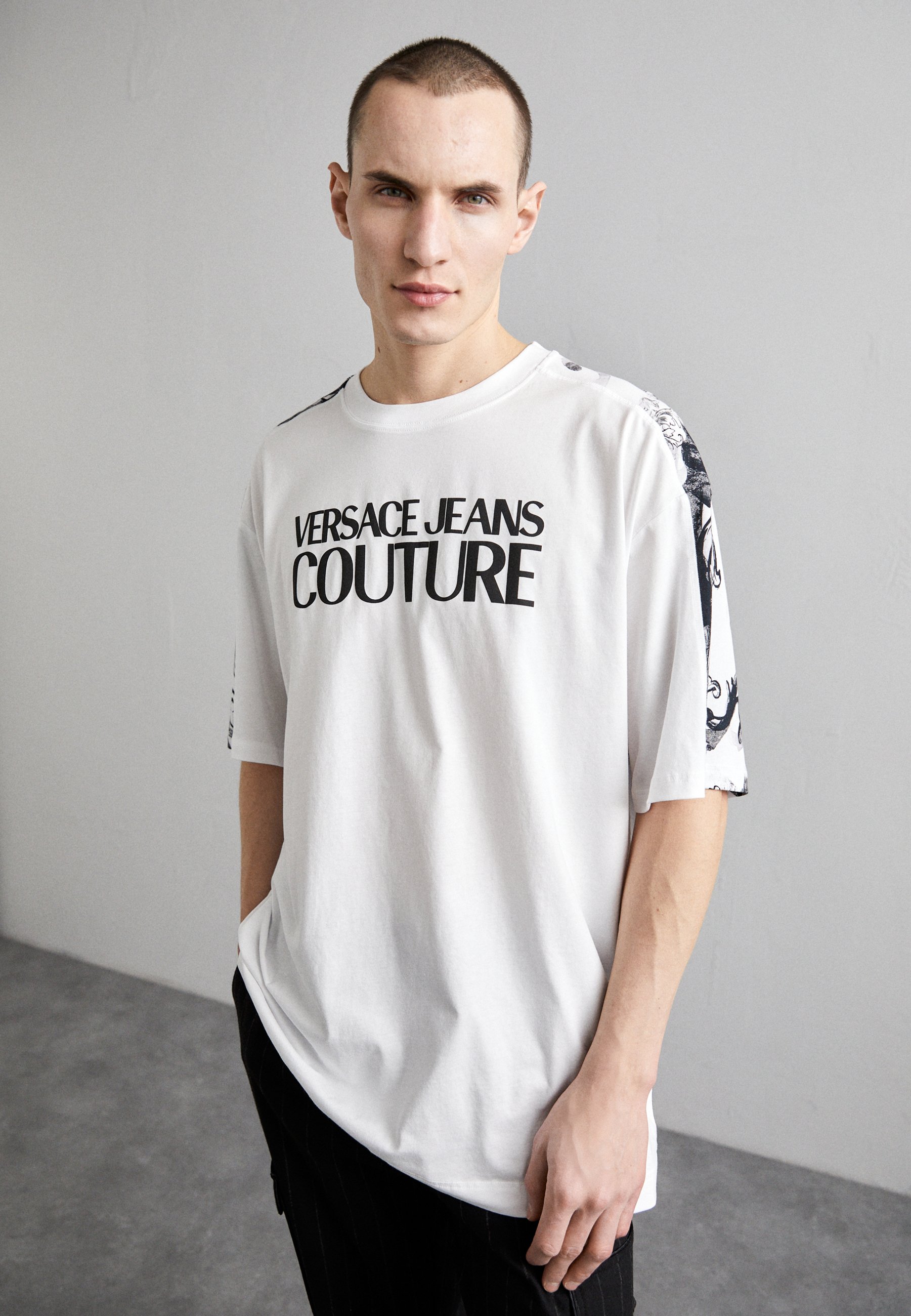 Versace Jeans Couture LOGO - Print T-shirt - white - Zalando.co.uk 
