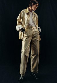 Touché Privé WITH FOIL DETAIL - Egyenes szárú farmer - gold