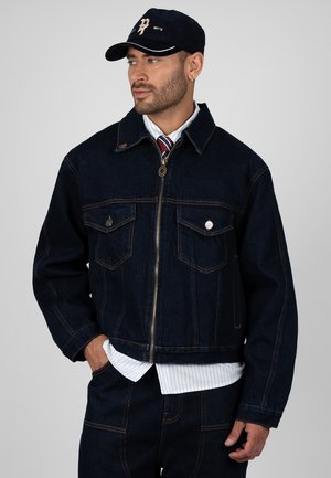 PROHIBITED, HOMESTEAD DENIM JACKET RAW UNISEX - Jeansjacke - raw blue