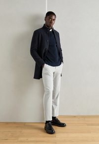 Isaac Dewhirst NEW COMFORT FUNNEL NECK COAT - Abrigo corto - navy