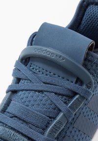 adidas Originals U_PATH RUN - Sneakers - night marine/footwear white