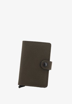 Portafoglio verde scuro realizzato in materiale testurizzato, con chiusura a bottone e bordi cuciti. Forma rettangolare compatta.