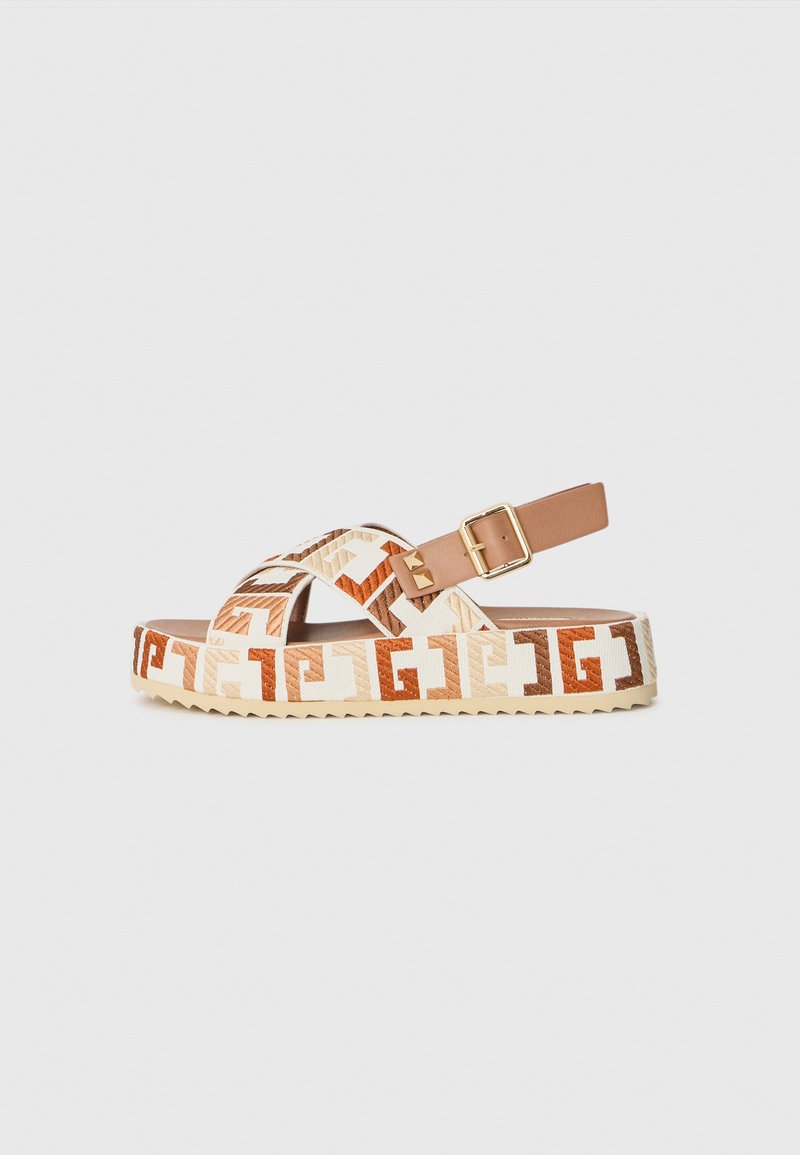 Sandali con plateau