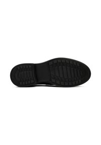 Suela de zapato de goma negra con profundos surcos para tracción, que presenta una zona lisa y patrones en relieve para durabilidad y agarre.