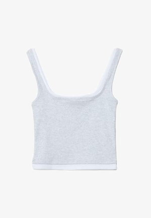 Hellgraues, kurzes Tanktop mit breiten Schulterträgern und quadratischem Ausschnitt vor weißem Hintergrund.