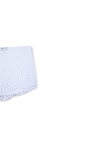 Shorts en dentelle blanche avec un motif floral, un ourlet festonné et une étiquette portant le nom "CALLIOPE". Matériau léger et semi-transparent.