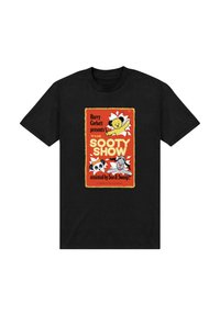 Černé tričko s barevným potiskem, na kterém je žlutý medvěd, panda a pes. Text zahrnuje "The Sooty Show" na jasně červeném pozadí.