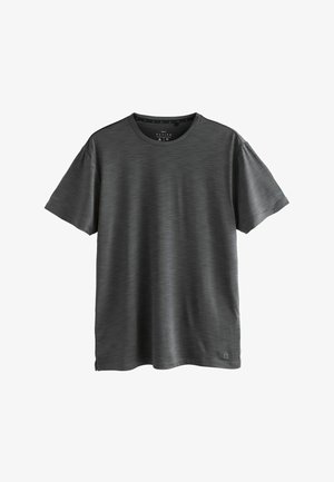 Camiseta de manga corta en gris oscuro con una sutil textura rayada, cuello redondo y etiqueta de logo en el dobladillo inferior izquierdo. Material ligero.