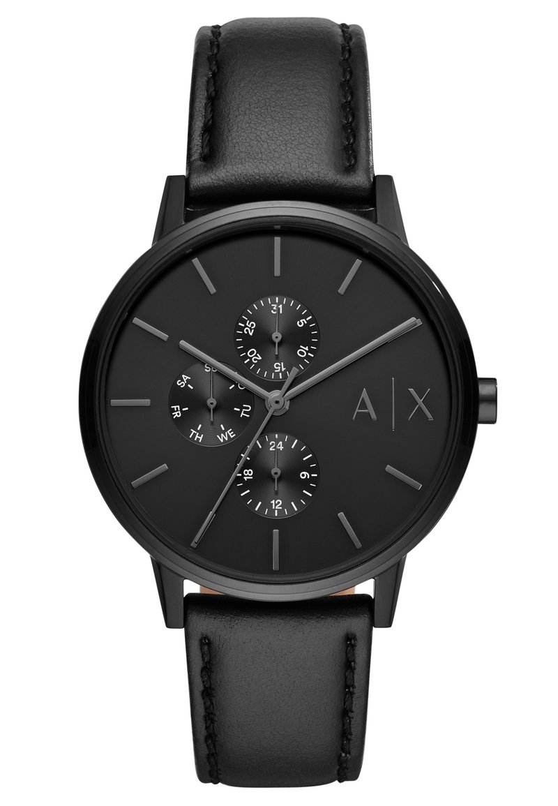 Schwarze Lederarmbanduhr mit schwarzem Ziffernblatt, drei kleinen Unterzifferblättern für Datum, Wochentag und 24-Stunden-Zeit sowie minimalistischen Stundenmarkierungen.