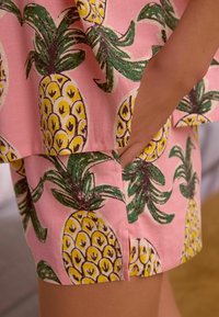 Next SET REGULAR FIT - Set lenjerie de noapte - pink pineapple