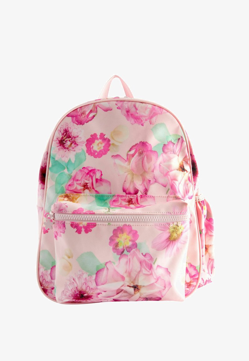 Rucsac roz cu flori, având o varietate de flori, cu un buzunar frontal cu fermoar și bretele ajustabile. Fabricat din material sintetic.