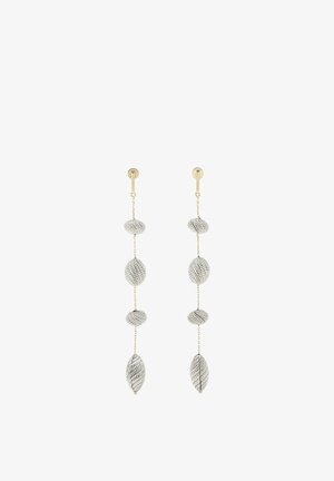 Orecchini lunghi a catena in oro con quattro perle ovali in argento testurizzato di dimensioni varie, distribuite uniformemente su ogni catena.