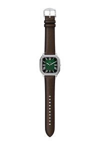 Orologio con cinturino in pelle marrone, cassa quadrata in argento, quadrante a strisce verdi, numeri romani bianchi e display della data alle 6.