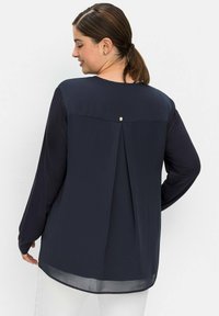 Tunic Bleu Marine Jacqueline Riu Taille 44 - Polyester Sans Repassage - Sans Manches - Très Bon état