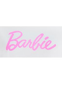 Weißer Stoff mit großem, pinkfarbenem, geschwungenem "Barbie"-Text. Das Design zeichnet sich durch eine glatte Textur und fette Buchstaben ohne zusätzliche Verzierungen aus.