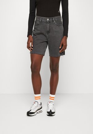 Calvin Klein Jeans BERMUDA MOM - Τζιν σορτς - washed black dbl belted wb