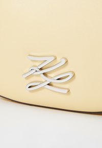 KARL LAGERFELD AUTOGRAPH MOON SHOULDER  - Ručna torba - sunlight